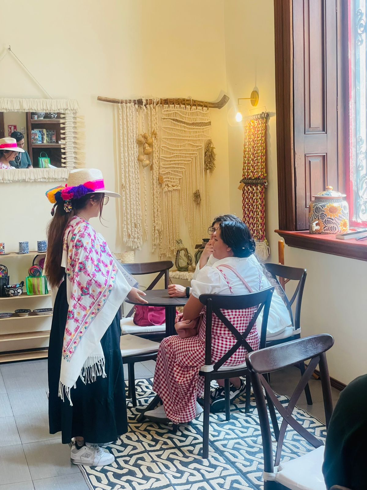 Montaje del mercado en Casa de los Ángeles
